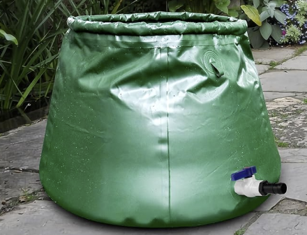 Récupérateur d'eau de pluie QWORK 250 L installé au jardin