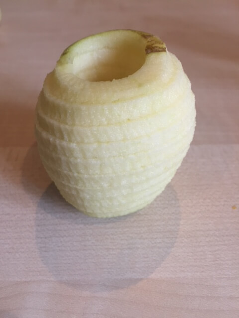 Pomme découpée et épluchée